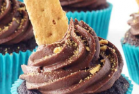 Smores Marshmallow Chocolate Cupcakes - Delicious Home Recipes